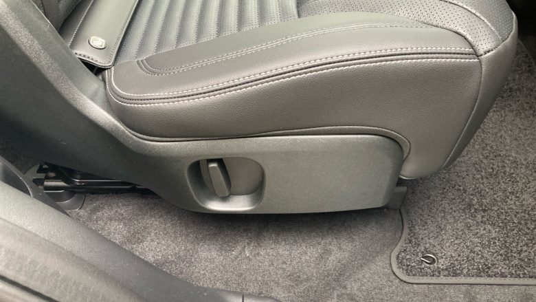 Land Rover Discovery 3.0 D350 Dynamic SE 5dr Auto Diesel Station Wagon